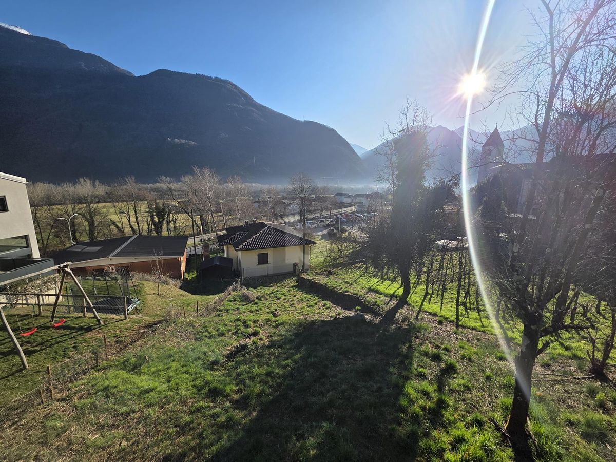IN POSIZIONE TRANQUILLA E SOLEGGIATA CON VISTA - 0