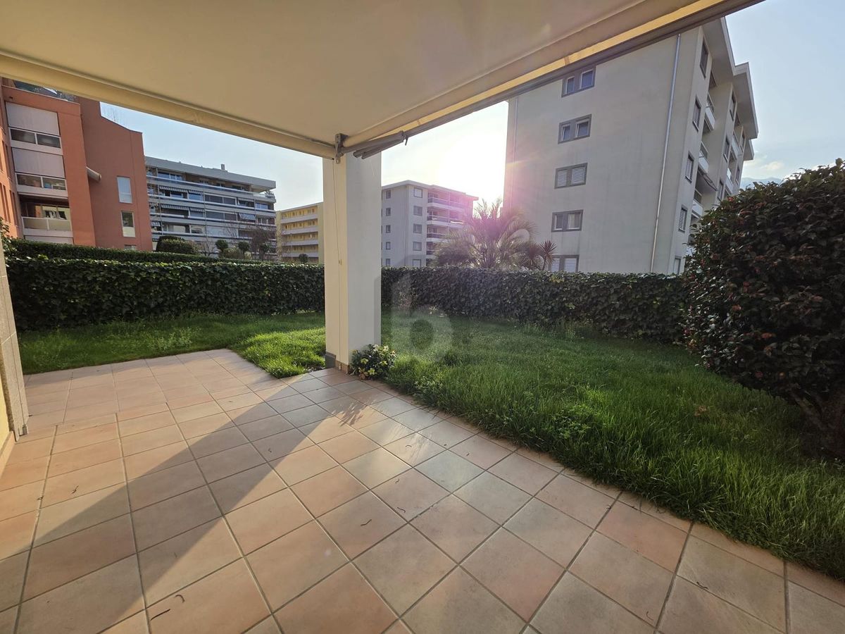 LUMINOSO E MODERNO CON GIARDINO - 0