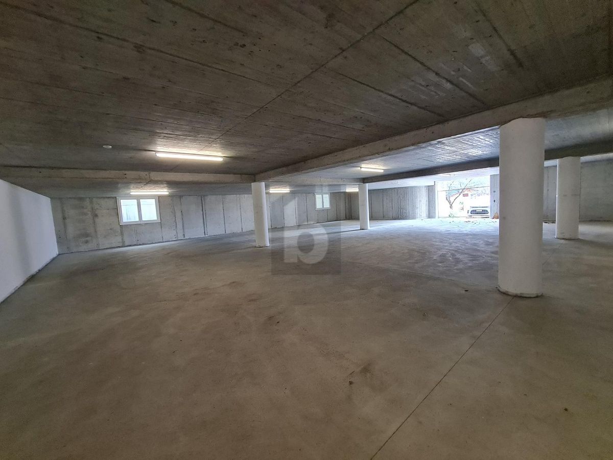 PARCHEGGI IN AUTORIMESSA O ESTERNI - 0
