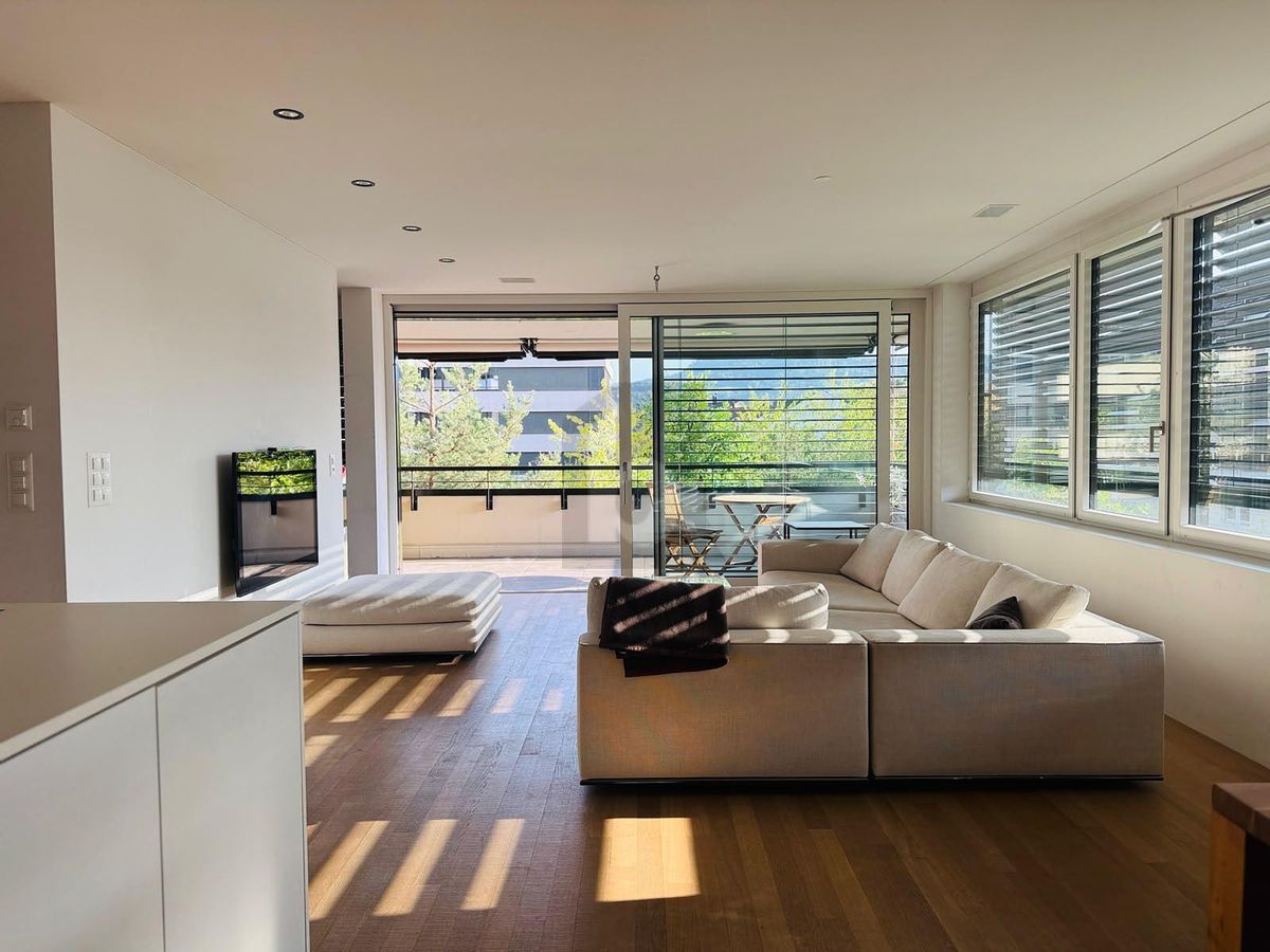 GEHOBENES WOHNAMBIENTE MIT GROSSER LOGGIA - 2