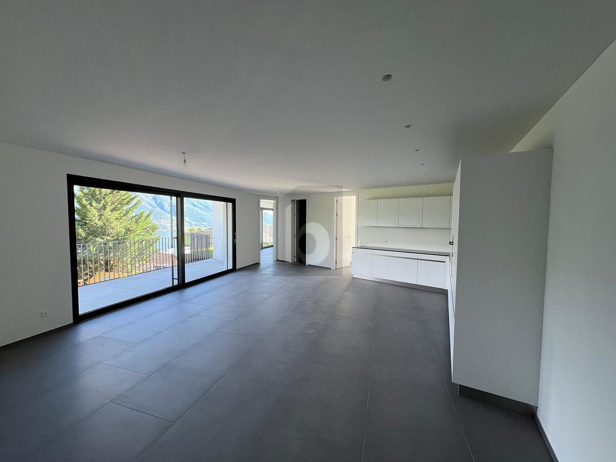 MODERNO ED ELEGANTE CON SPETTACOLARE VISTA LAGO - 1