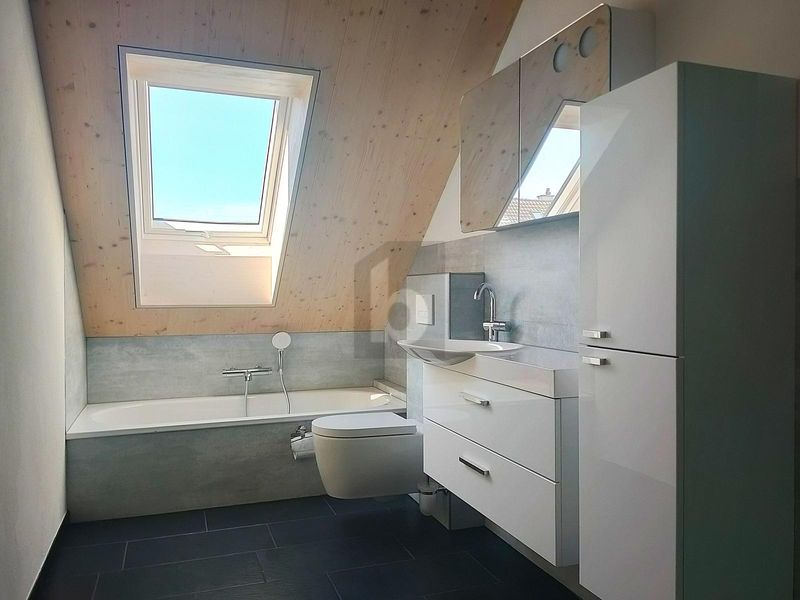 MIT LIFT UND HOCHWERTIGEM INNENAUSBAU - 3