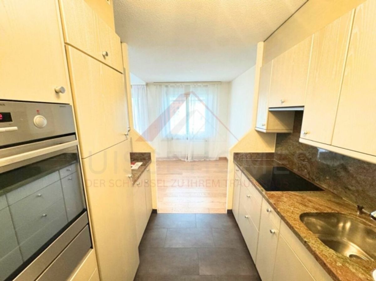 Grosszügige 4.5-Zimmer-Maisonettewohnung mit Galerie und Cheminée in 8603 Schwerzenbach - 3