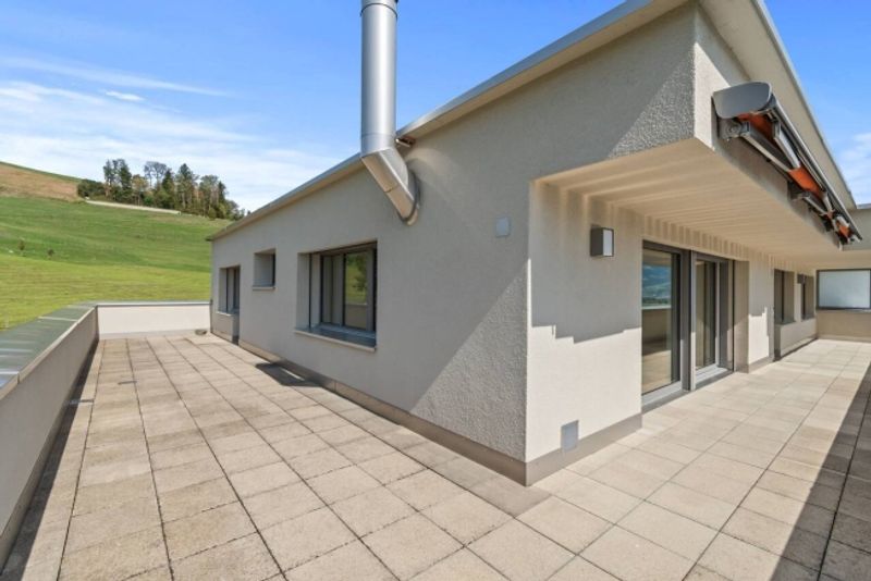 Grosszügige 5.5-Zimmer-Attikawohnung mit 72 m² Terrasse und Weitblick - 3