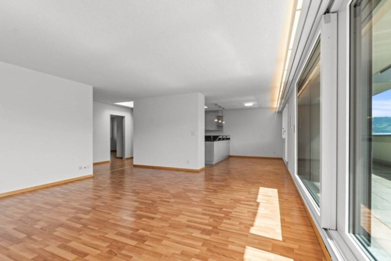 Grosszügige 5.5-Zimmer-Attikawohnung mit 72 m² Terrasse und Weitblick - 5