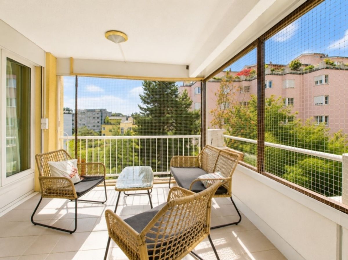 VIEL PLATZ UND SONNIGER BALKON MIT BLICK INS GRÜNE - 0