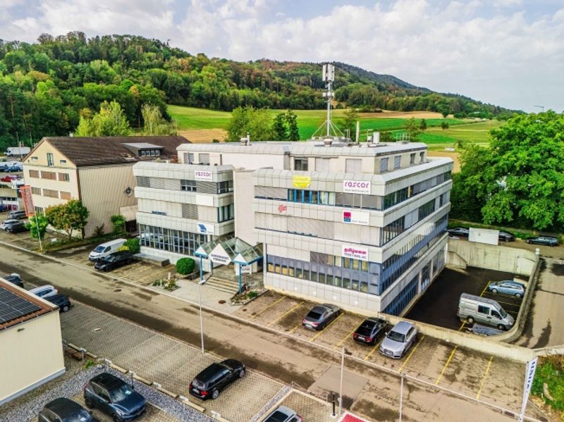 Investitionschance Gewerbeliegenschaft am Flughafen Zürich - 1