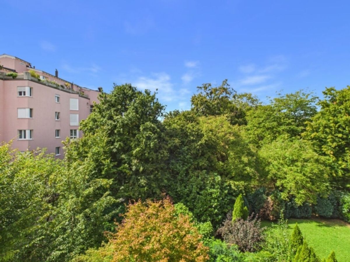 VIEL PLATZ UND SONNIGER BALKON MIT BLICK INS GRÜNE - 4