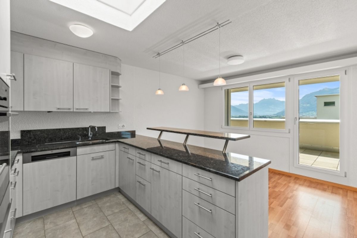 Grosszügige 5.5-Zimmer-Attikawohnung mit 72 m² Terrasse und Weitblick - 6