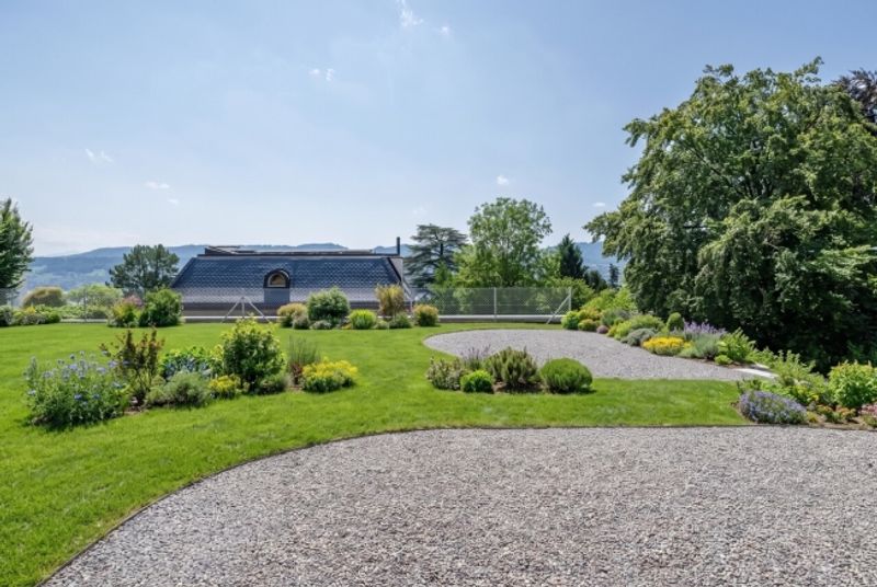 Moderner Wohnkomfort mit exklusivem Gartenparadies - 2