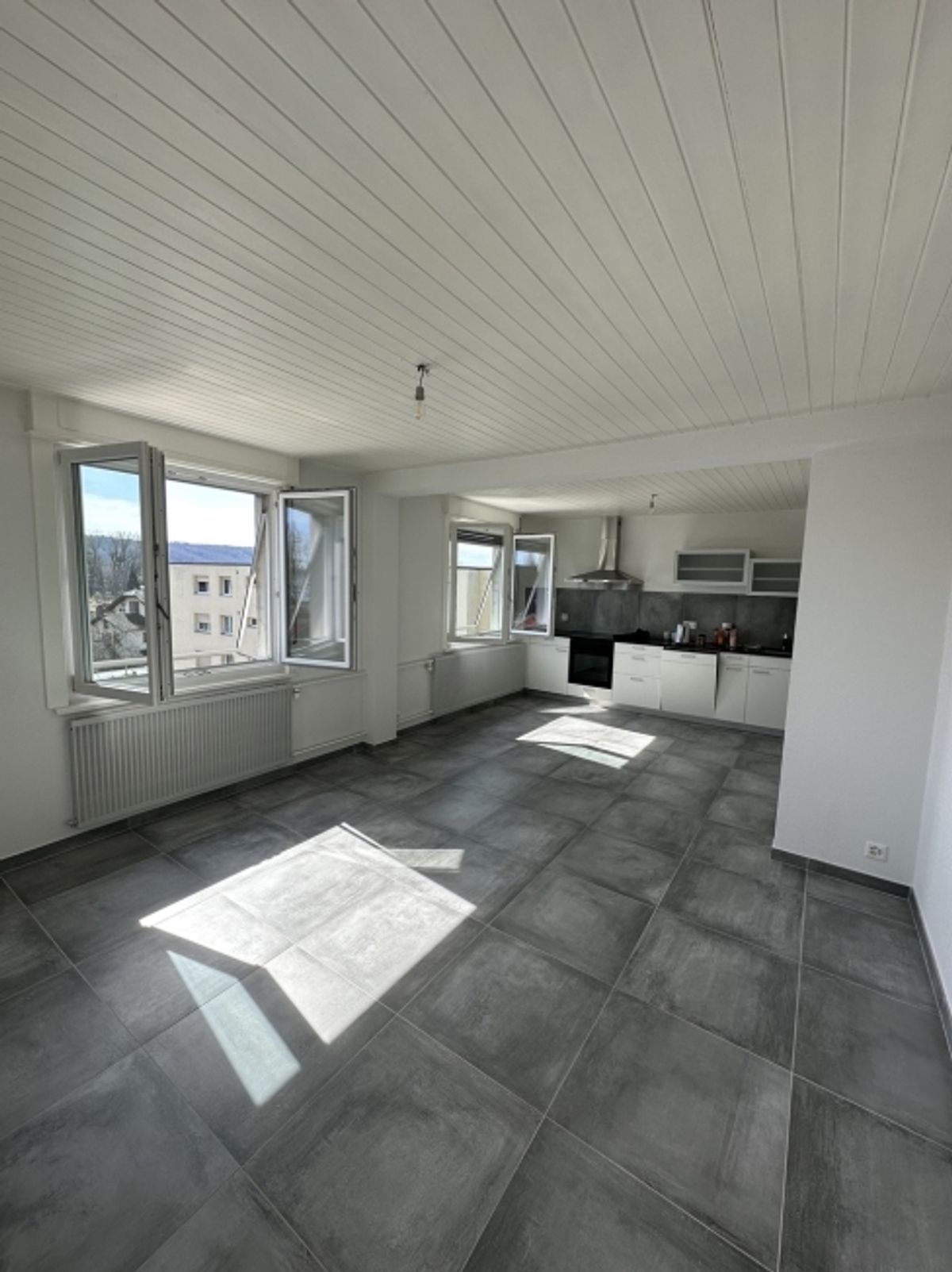 Der Landeron 
Zu mieten 3,5 Zimmer Penthouse
Sofort verfügbar - 4