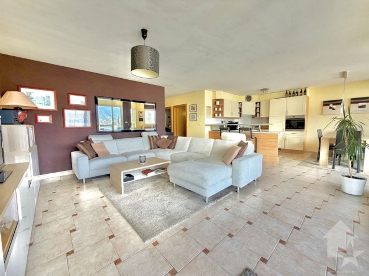 Schöne Terrassenwohnung mit Garage und atemberaubender Aussicht! - 2