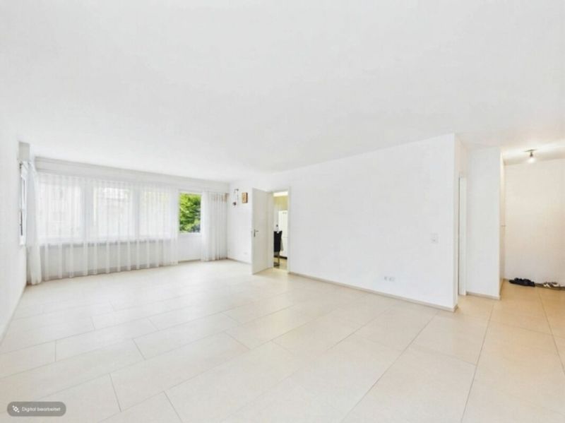 RUHIG UND HELL MIT BALKON UND GARAGE - 3