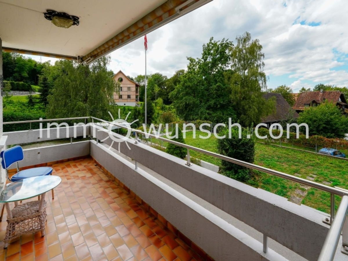 Helle 5.5-Zimmer-Wohnung mit Balkon und Doppelgaragenbox in Baar - 1