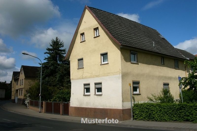 *Einfamilienhaus* - 1