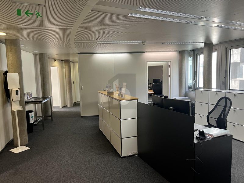 BUREAUX LUMINEUX SUR LA PLACE CHAUDERON ! - 2