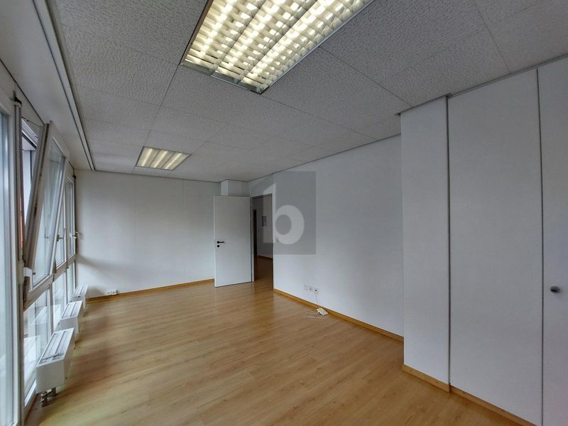 BEZUGSBEREITES BÜRO IM BELEBTEN ORTSKERN - 3
