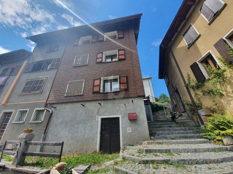 NEL CUORE DEL PAESE CON TANTO POTENZIALE - 2
