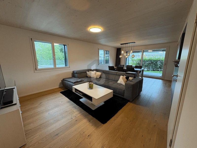 NEUWERTIGE TERRASSENWOHNUNG MIT GARTENIDYLLE - 2