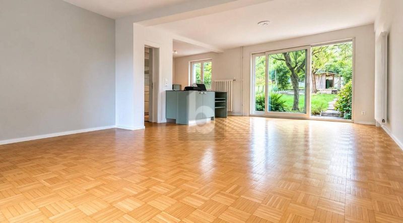 CHARMANT MIT PRIVATEM GARTEN UND VIEL PLATZ - 1