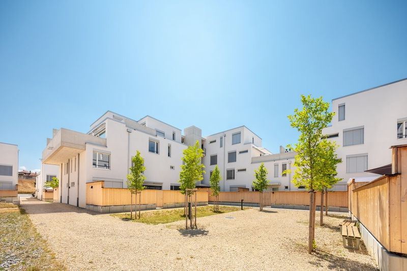 Im Erdgeschoss mit zwei Gartensitzpläten - 1
