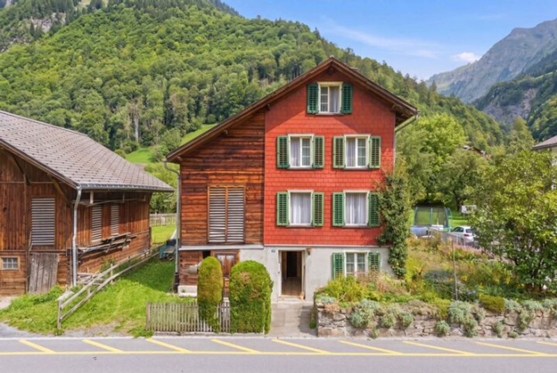 FREISTEHENDES 4 ZIMMER EINFAMILIENHAUS IN DER GLARNER BERGWELT - 1