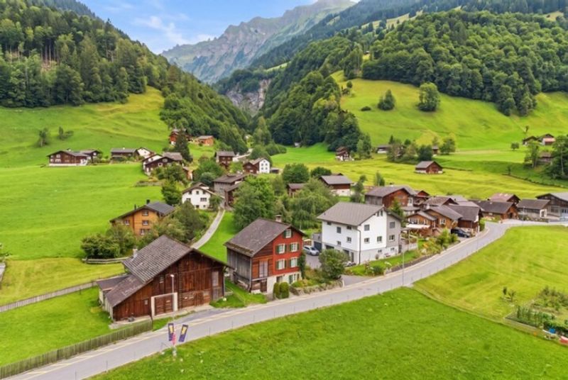 FREISTEHENDES 4 ZIMMER EINFAMILIENHAUS IN DER GLARNER BERGWELT - 7
