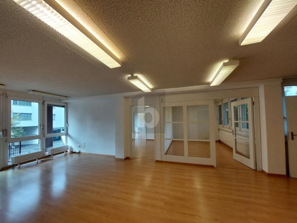 BEZUGSBEREITES BÜRO IM BELEBTEN ORTSKERN - 0