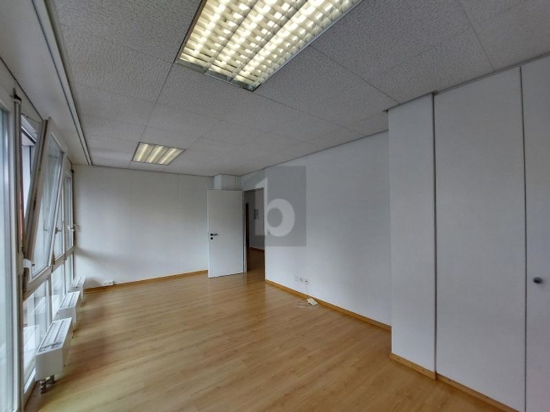 BEZUGSBEREITES BÜRO IM BELEBTEN ORTSKERN - 3