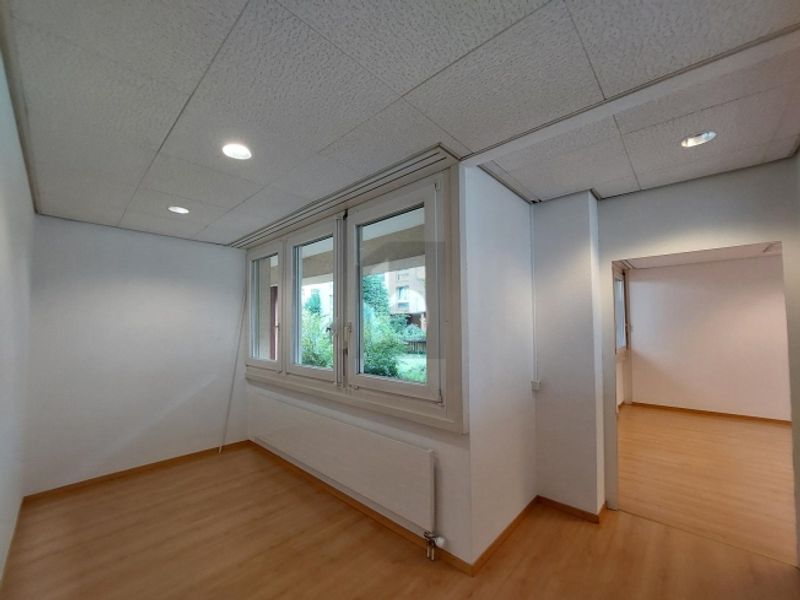 BEZUGSBEREITES BÜRO IM BELEBTEN ORTSKERN - 5