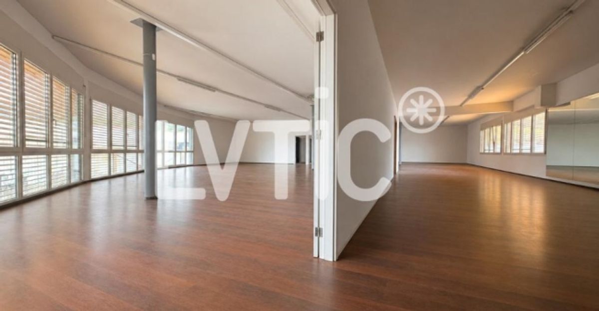 Bureaux, locaux, atelier de 336 m2 à louer à Villeneuve - 2