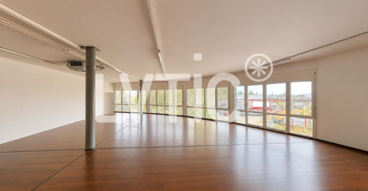 Bureaux, locaux, atelier de 336 m2 à louer à Villeneuve - 9