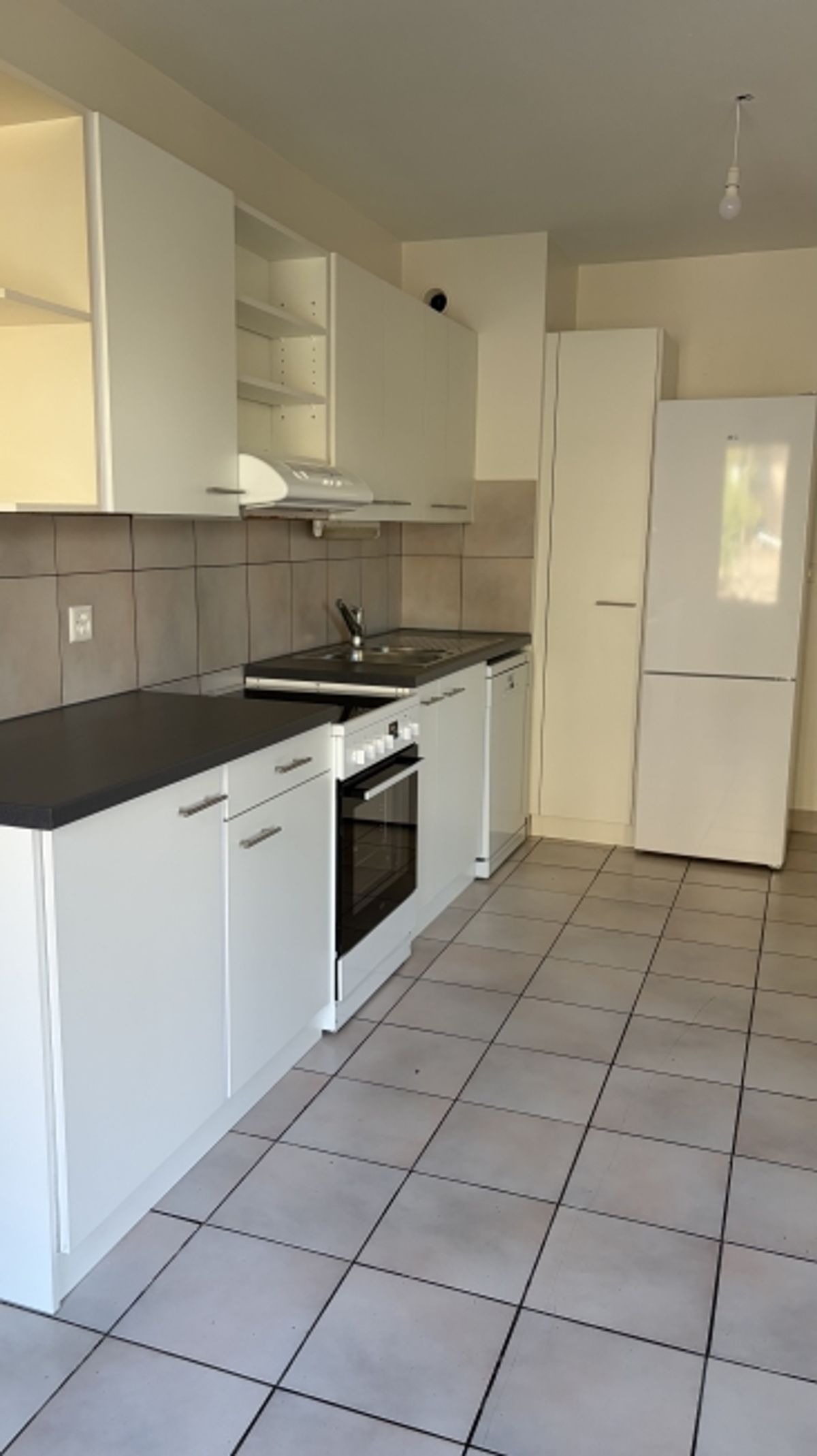 Appartement lumineux situé dans un quartier calme et résidentiel - 3
