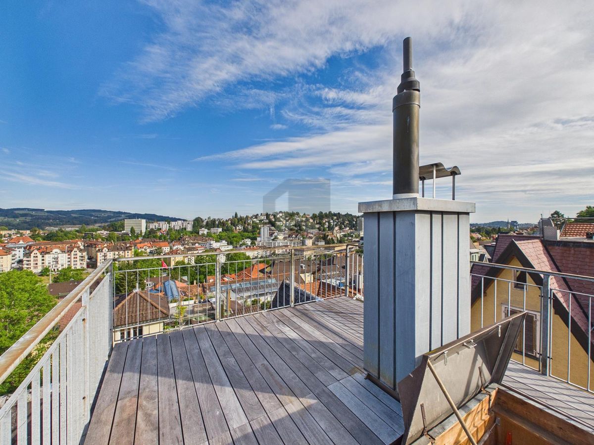 DACHTERRASSE UND BALKON AN ZENTRALER LAGE - 0