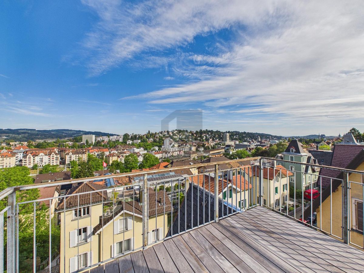 DACHTERRASSE UND BALKON AN ZENTRALER LAGE - 1