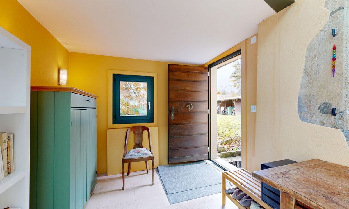 Prime location Home with 2 units, large garden and forest views - 0