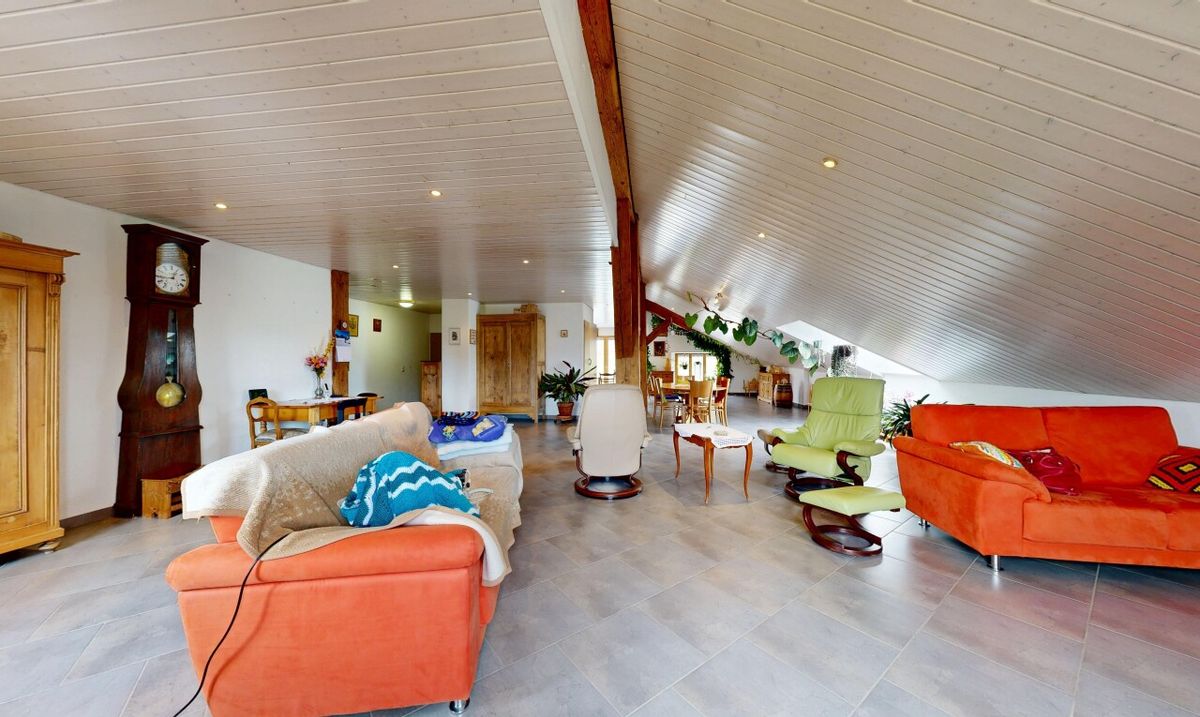Family Home – 209 m² with Large Plot and Mountain Views - 3