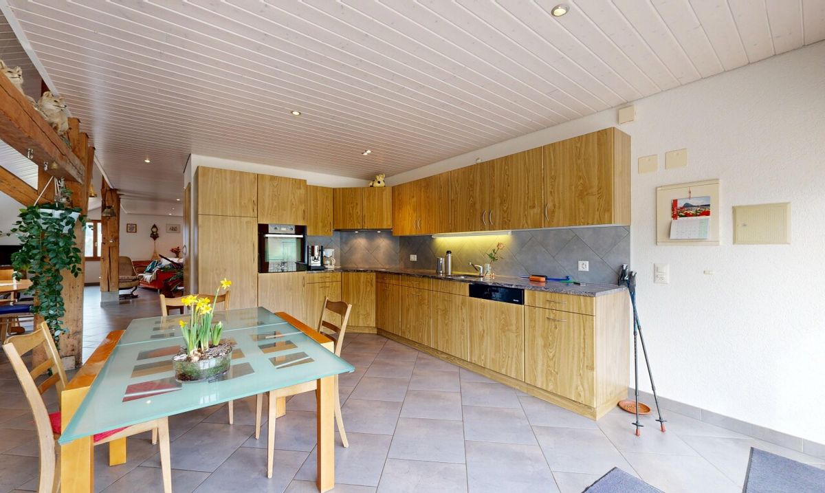 Family Home – 209 m² with Large Plot and Mountain Views - 4