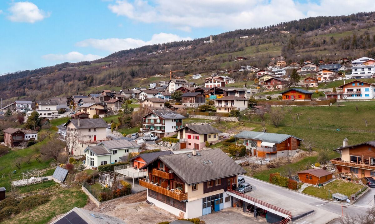 Income-producing property with development potential - 0