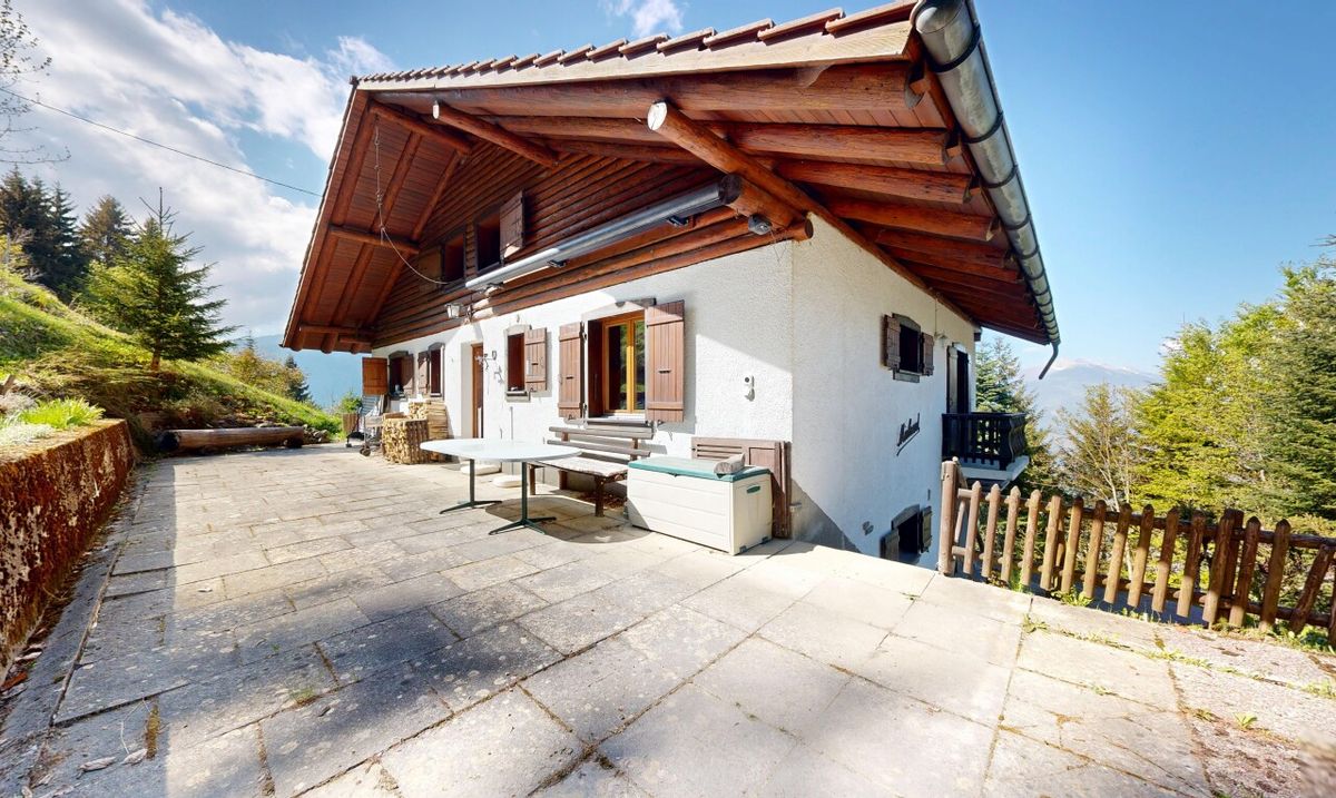 Authentic Chalet with Exceptional Potential – Les Giettes (1871) - 2