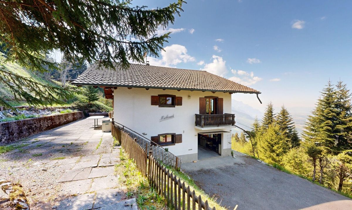 Authentic Chalet with Exceptional Potential – Les Giettes (1871) - 4