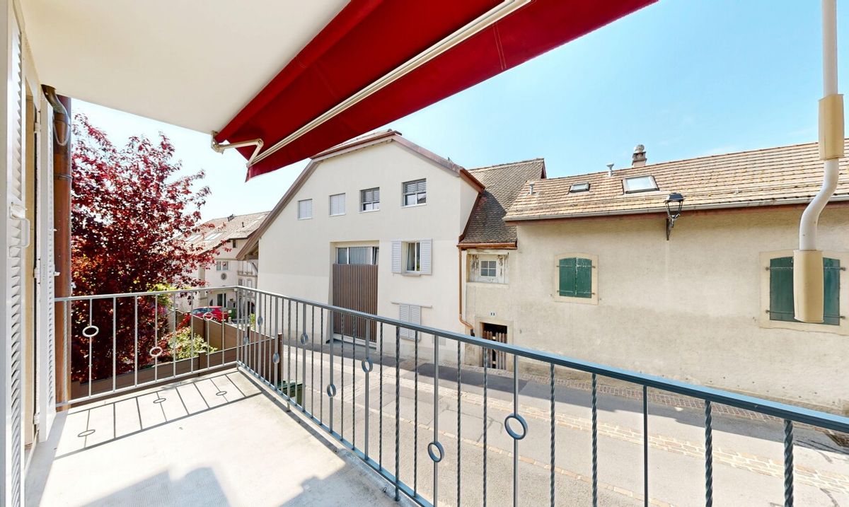 Apartment – 70 m² with Natural Light in a Lively Neighborhood - 2