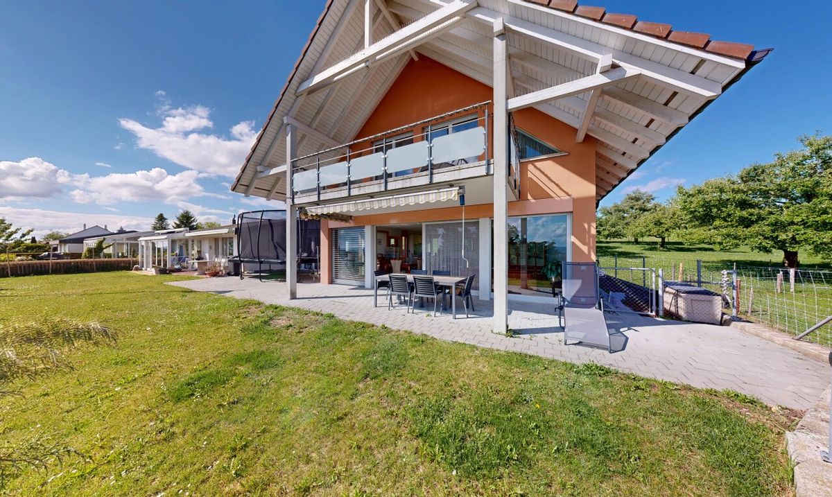First-class 7.5-room single-family home with unobstructed views - 0