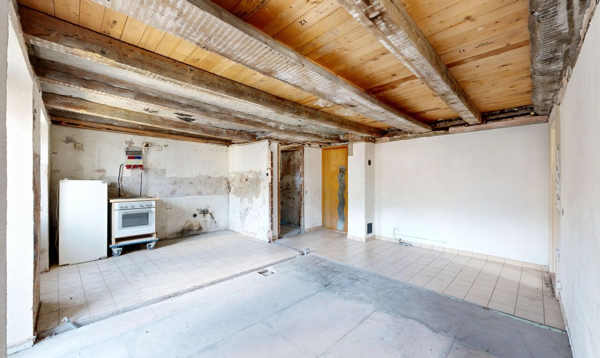 3.5-Room Apartment in Grône – Excellent Renovation Potential - 4