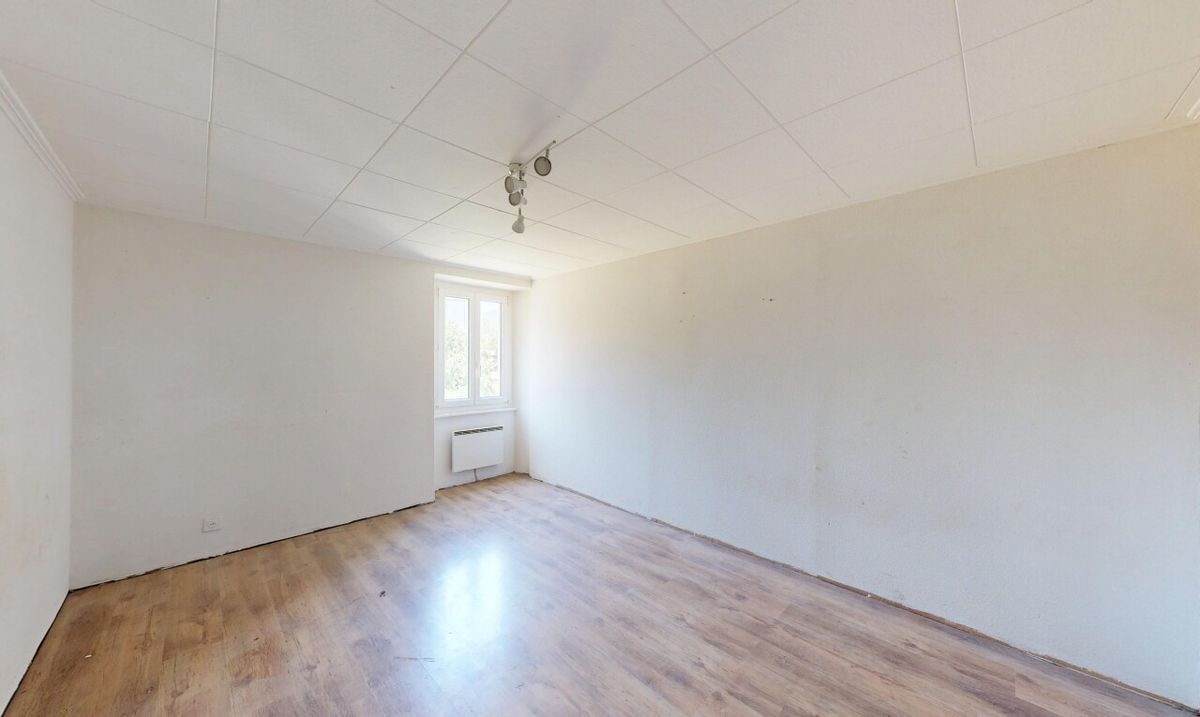 3.5-Room Apartment in Grône – Excellent Renovation Potential - 6