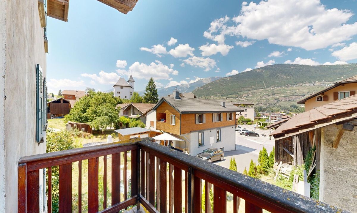 3.5-Room Apartment in Grône – Excellent Renovation Potential - 8