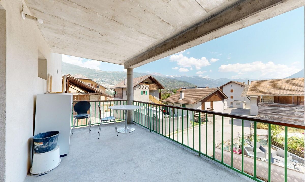 3.5-Room Apartment in Grône – Excellent Renovation Potential - 9
