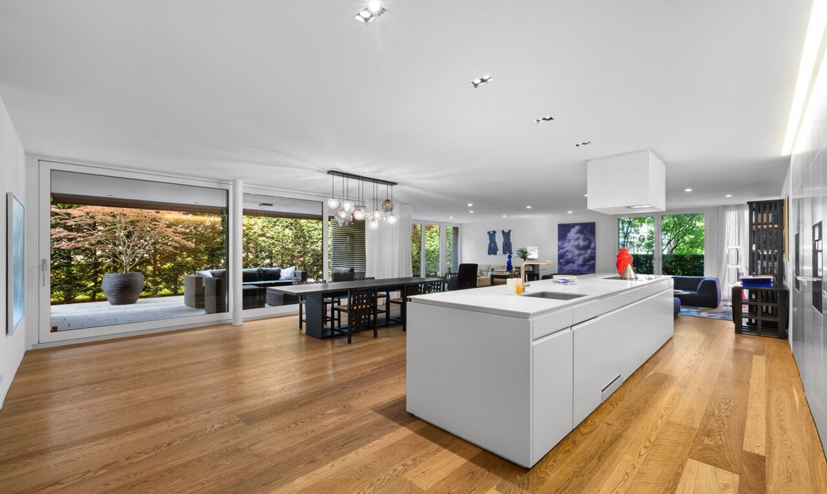 Exceptional 5.5-Room Residence - Exclusive Single-Level Living - 1