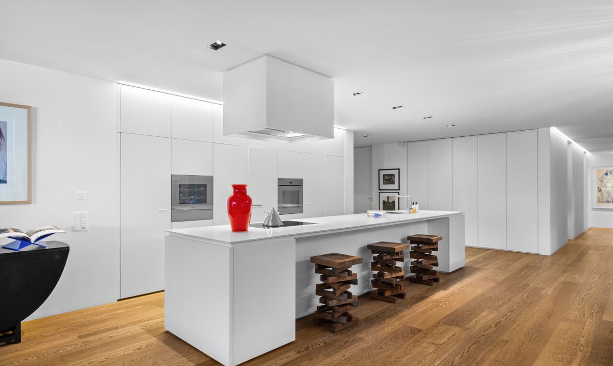 Exceptional 5.5-Room Residence - Exclusive Single-Level Living - 2
