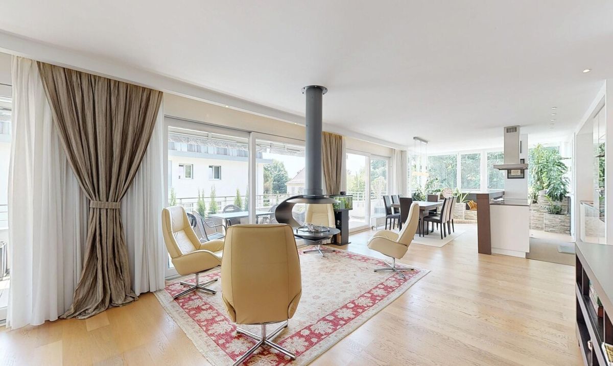Stunning luxury apartment with balconies in the heart of Pully - 4